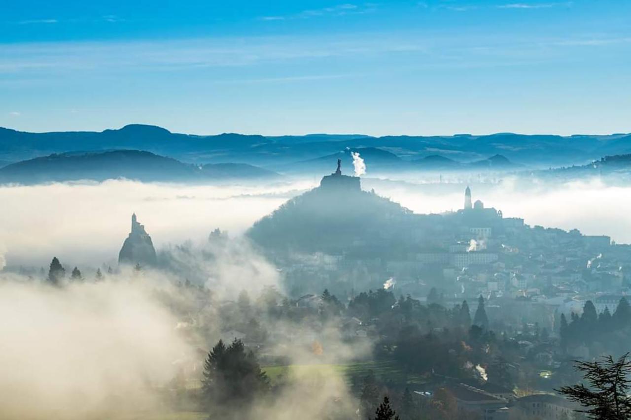 Maison Au Loup - Superbe Ancien Hotel Particulier Du Xvie Siecle Au Coeur De La Vieille Ville Du Puy Le Puy-en-Velay Zewnętrze zdjęcie